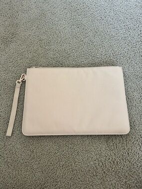 Beis The BÉISics Laptop Pouch 
in Beige